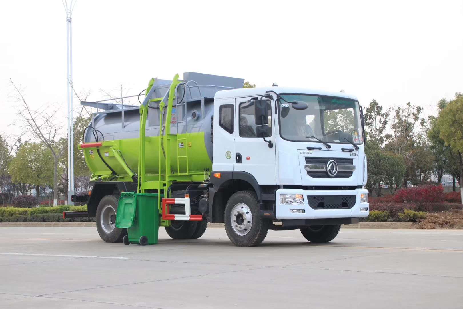東風9噸罐式餐廚垃圾車