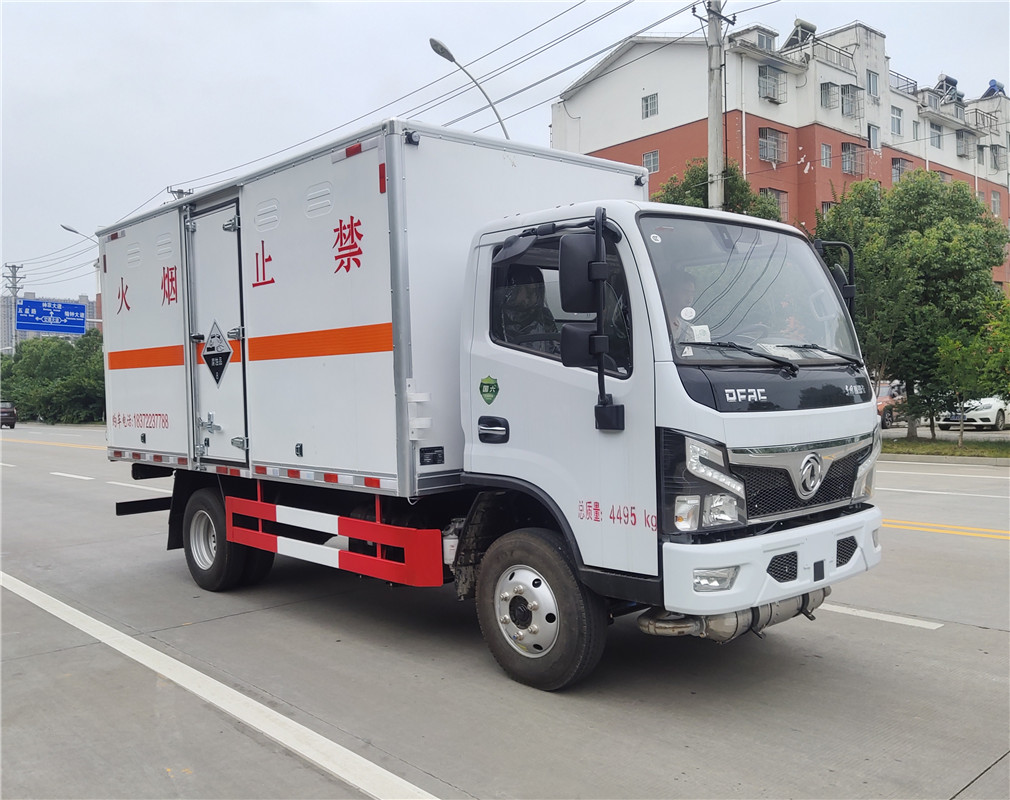東風(fēng)D6國(guó)六腐蝕性廂式運(yùn)輸車(chē)
