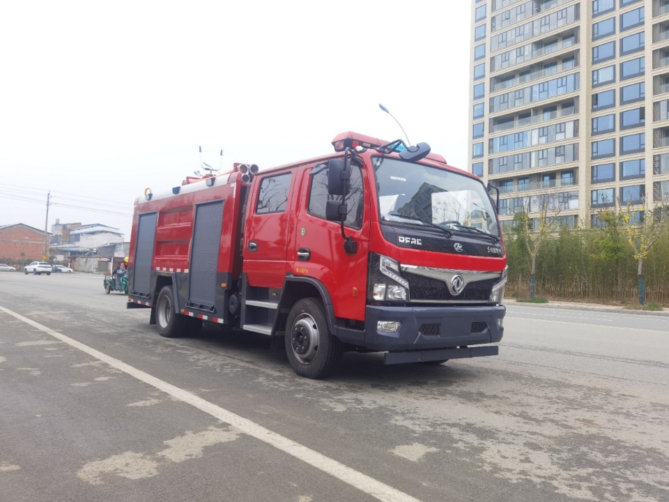 東風(fēng)福瑞卡5噸水罐/泡沫消防車
