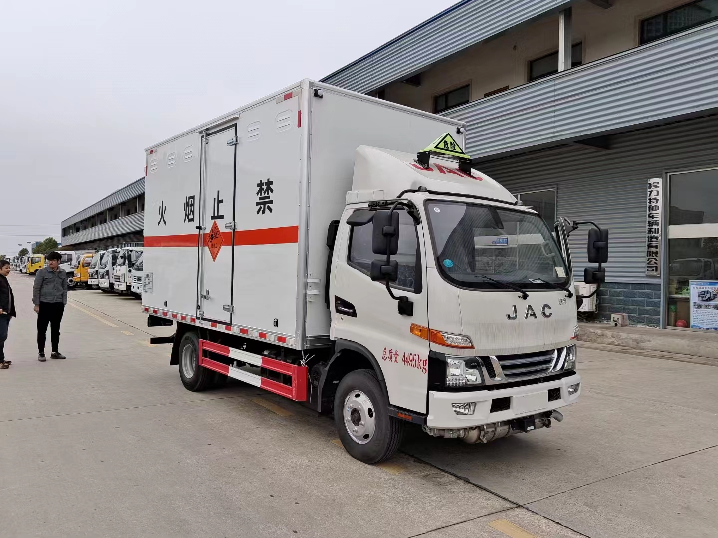 江淮駿鈴藍(lán)牌爆破器材運(yùn)輸車